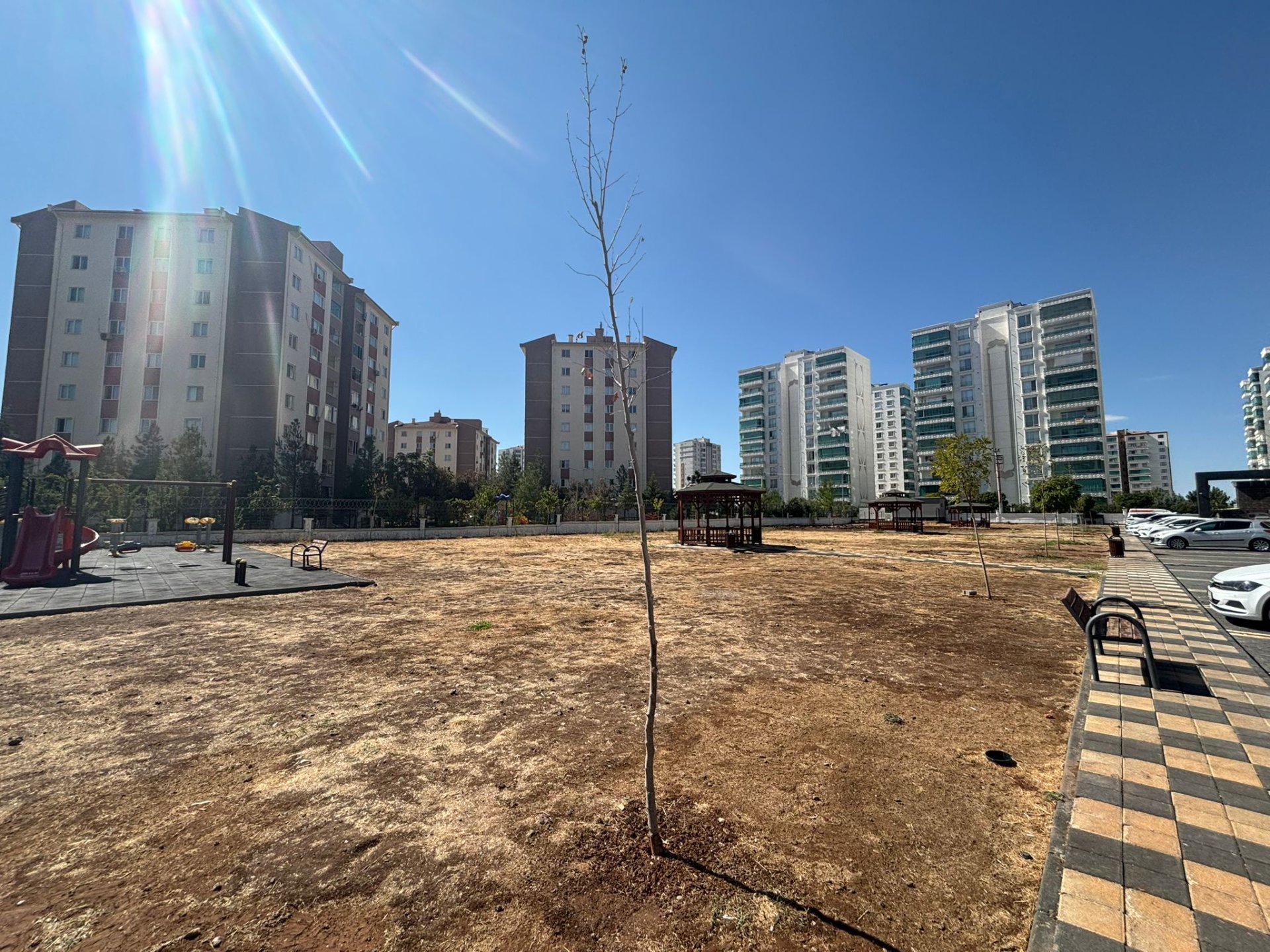 ARAŞTIRMA HASTANESİ ARKASI TAŞINMAYA HAZIR SATILIK 2+1 DAİRE