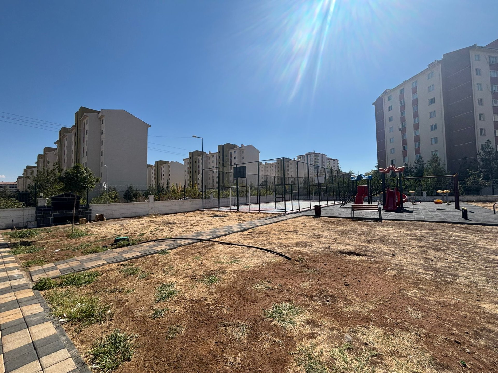 ARAŞTIRMA HASTANESİ ARKASI TAŞINMAYA HAZIR SATILIK 2+1 DAİRE