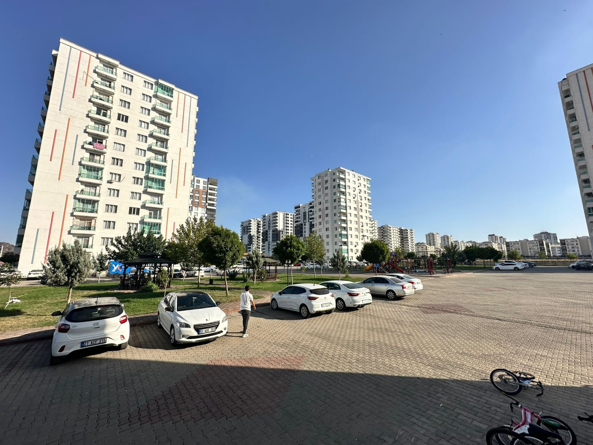 ACİL SATILIKKAYAPINAR ARAŞTIRMA HASTANESİ CİVARI 3+1 LÜKS DAİREMİZ SATIŞTADIR