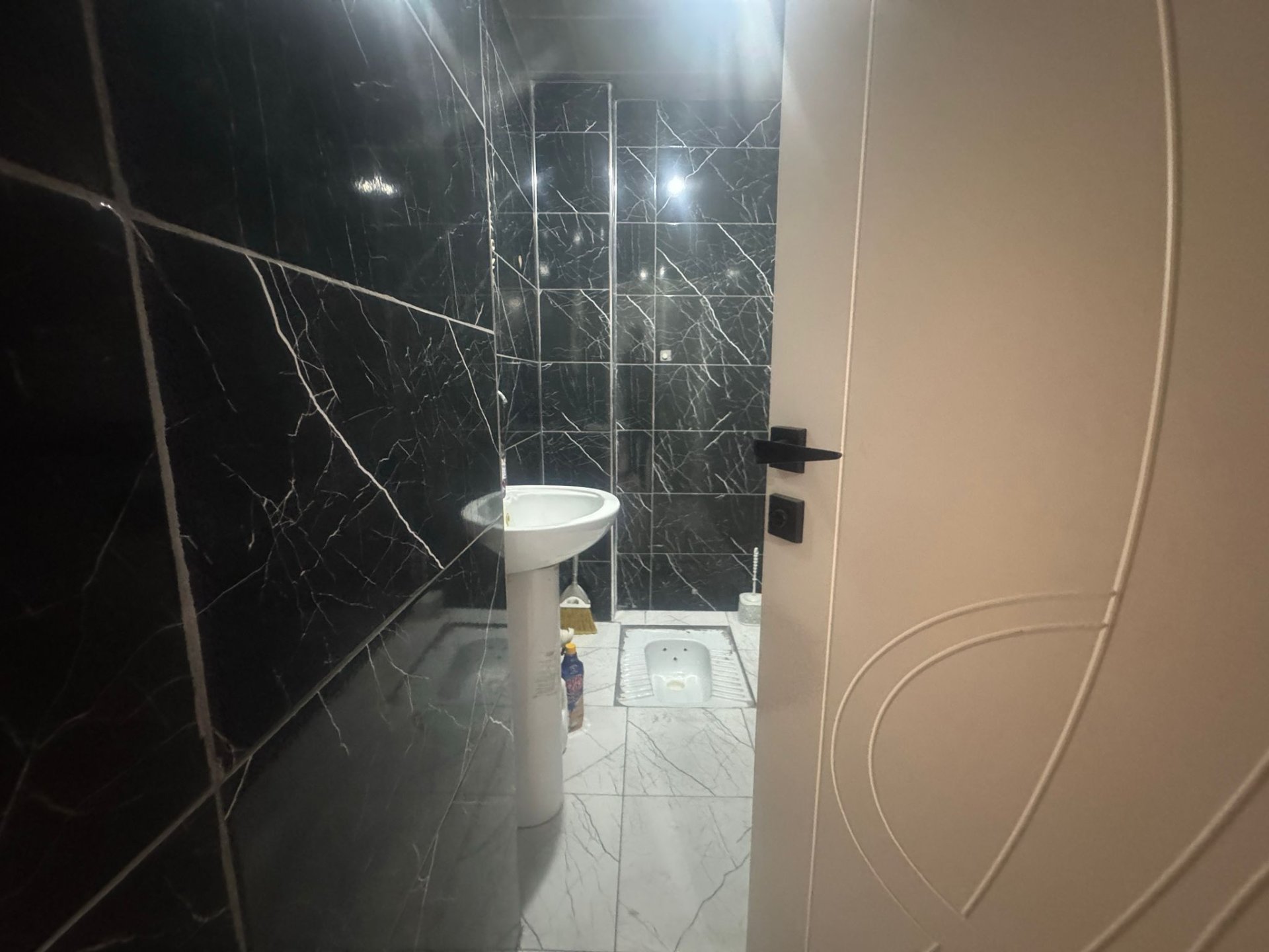 URFA YOLU ÜZERİYENİ HAL CİVARINDA TAŞINMAYA HAZIR TERTEMİZ BAKIMLI 3+1 SATILIK DAİRE