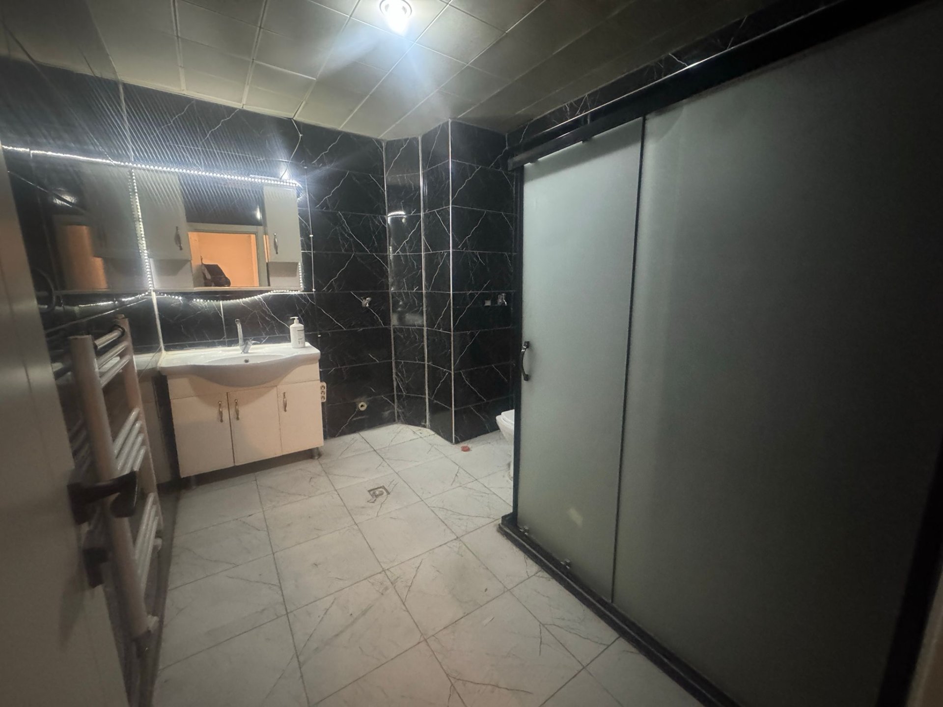 URFA YOLU ÜZERİYENİ HAL CİVARINDA TAŞINMAYA HAZIR TERTEMİZ BAKIMLI 3+1 SATILIK DAİRE