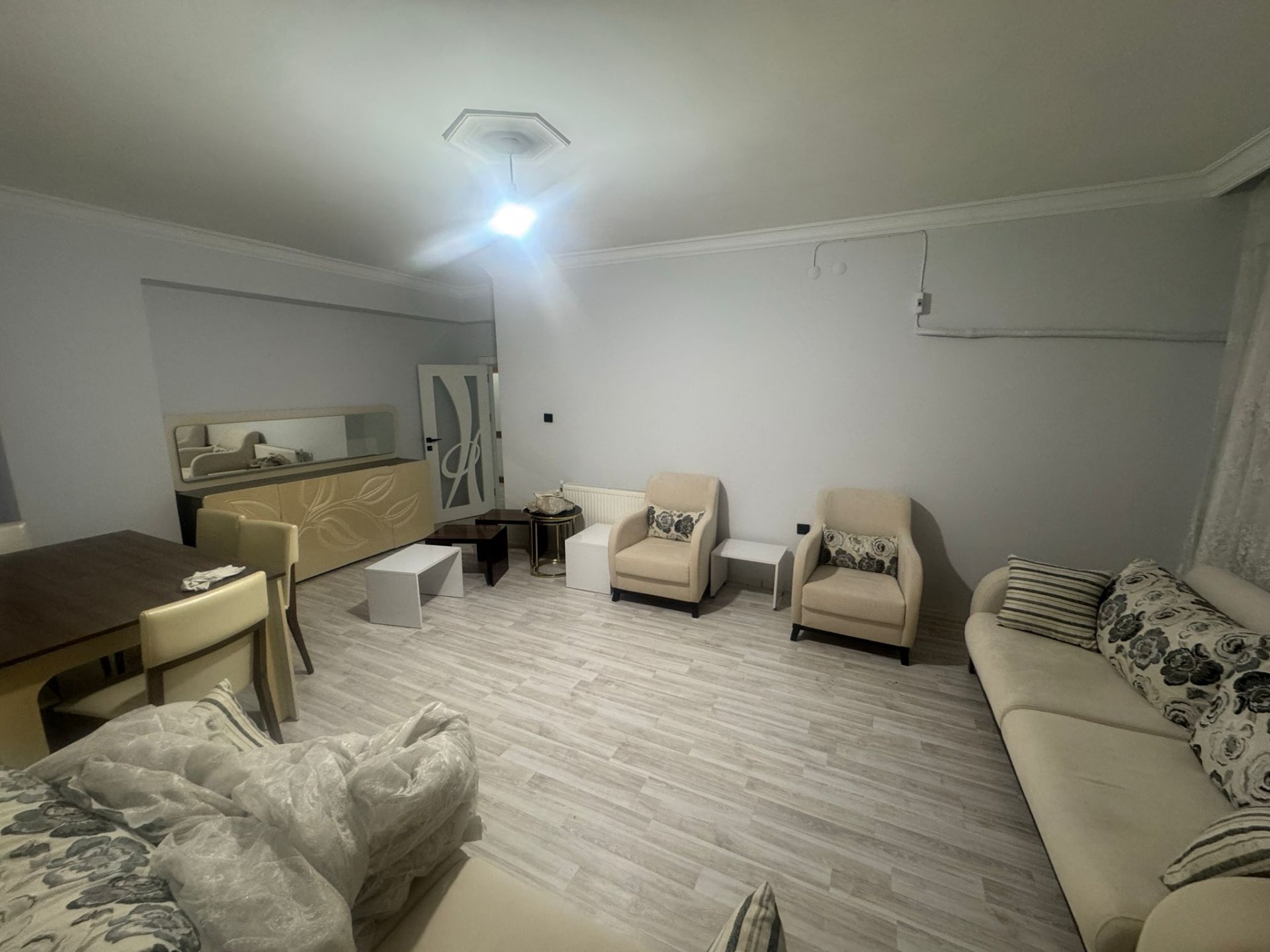 URFA YOLU ÜZERİYENİ HAL CİVARINDA TAŞINMAYA HAZIR TERTEMİZ BAKIMLI 3+1 SATILIK DAİRE