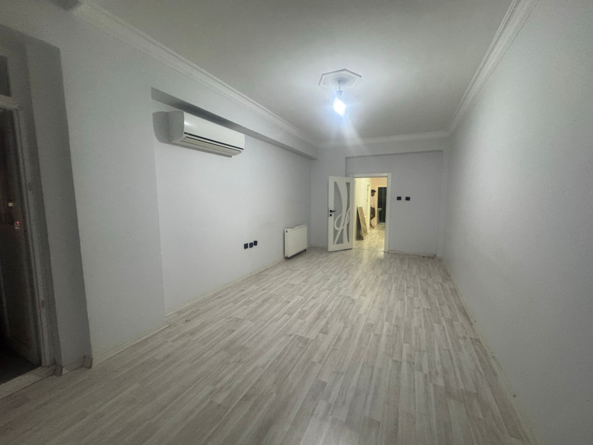 URFA YOLU ÜZERİYENİ HAL CİVARINDA TAŞINMAYA HAZIR TERTEMİZ BAKIMLI 3+1 SATILIK DAİRE