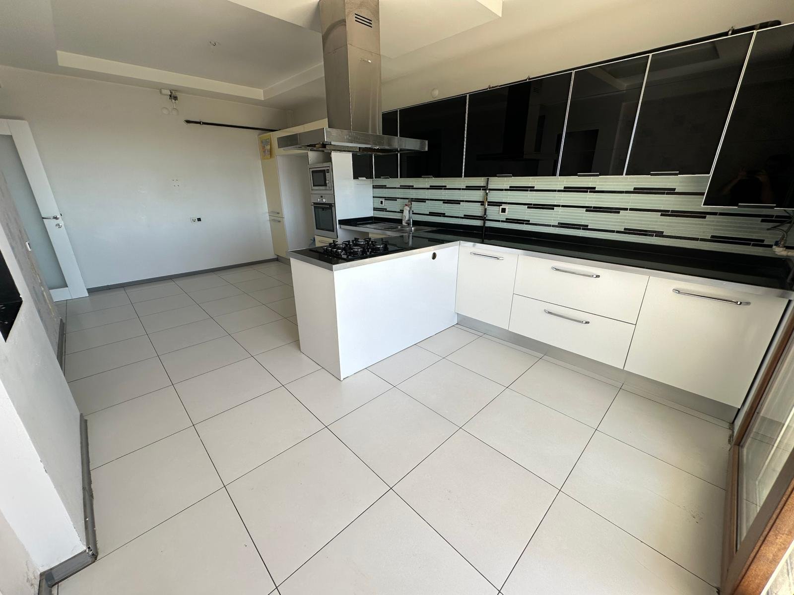 RADİSON KARŞISINDA FULL MANZARALI HAVUZLU 4,5+1 BOŞ DAİRE